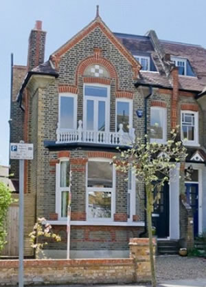 Five Bedroom House Overlooking Putney Cricket Pitch 